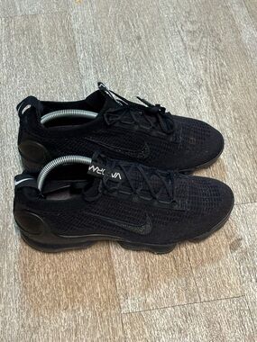 NIKE AIR VAPOR MAX 2021 FLY KNIT WOMENS TRIPLE BLACK SIZE 10
